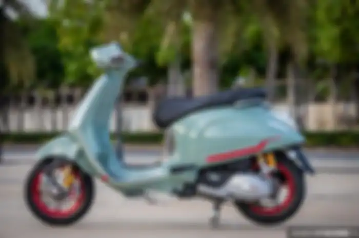 Modifikasi Vespa Sprint bergaya sporty elegan.