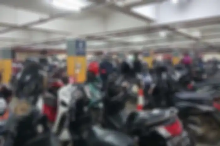 Ilustrasi parkir motor. Bersiaplah bikers, tarif parkir motor di Kota Bandung bakal naik jadi Rp 5 ribu per jam.