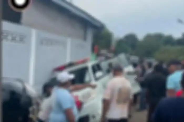 Sopir ambulans diduga sedang mabuk saat antar jenazah tabrak Honda Vario.