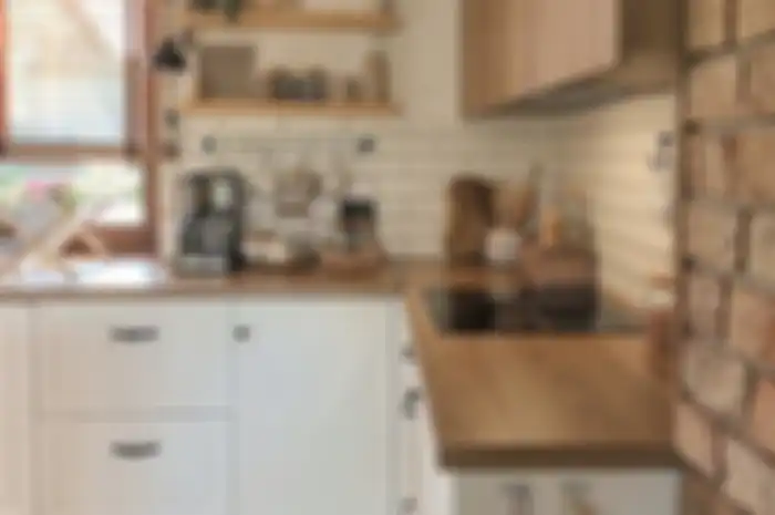 Dapur mungil dipermak agar terlihat makin luas dengan trik begini. Foto interiornya pasti aesthetic.