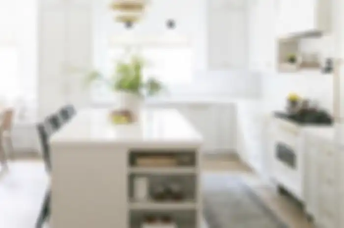 Jika ingin dapur mungil terlihat lebih bessr, pemilik rumah minimalis wajib memakai warna ini.