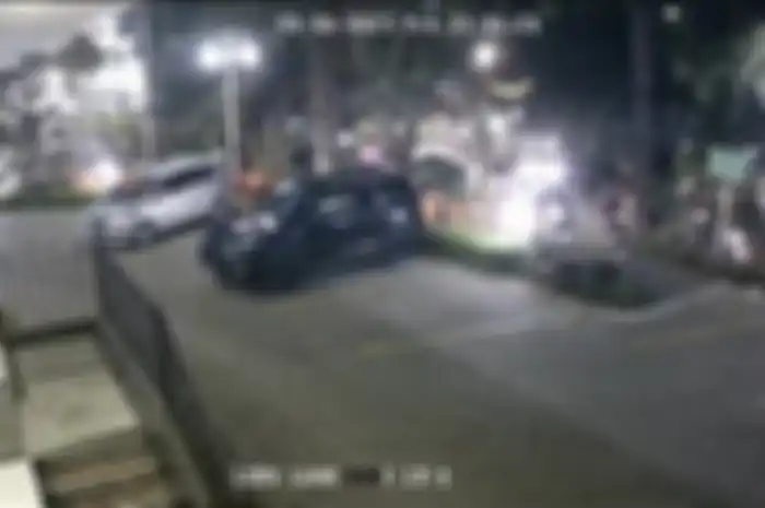 Tangkapan layar video geng motor serang mahasiswa Unisba di Bandung, Jawa Barat, Jumat (6/1/2023)