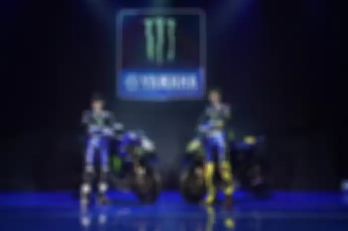 Launching tim Yamaha MotoGP 2019 di Jakarta, memperkenalkan pembalap Maverick Vinales (kiri) dan Valentino Rossi (kanan).