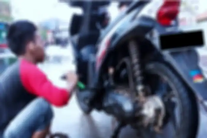 Ilustrasi motor injeksi mogok lantaran diisi bensin kecampur air.