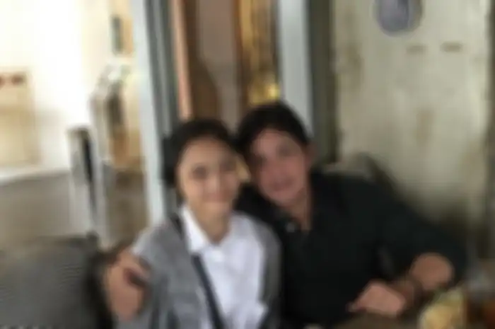 Onky Alexander pemeran utama Catatan Si Boy berfoto bersama putri semata wayangnya, Sasqia Putri.