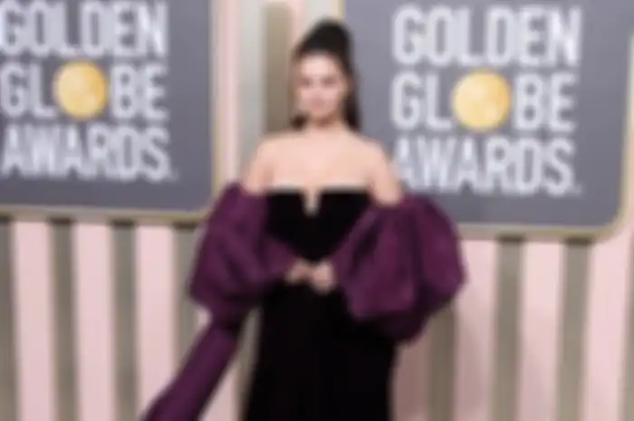 Selena Gomez di Golden Globes 2023 