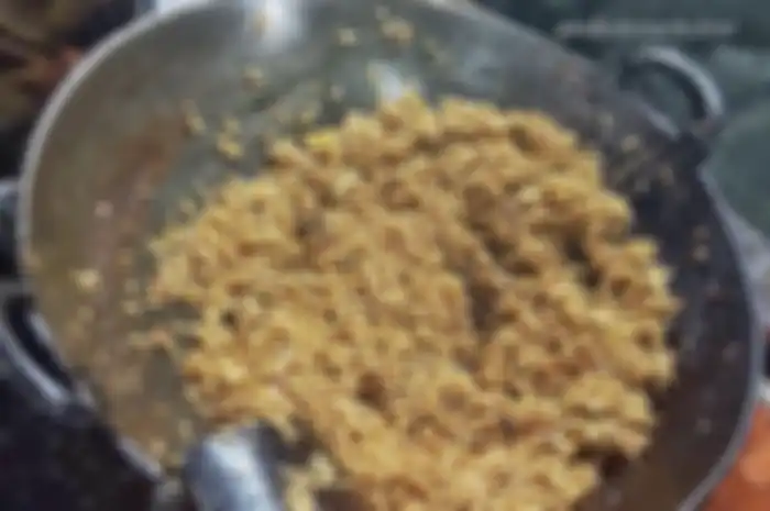 Tempat wisata kuliner di Semarang menyajikan menu nasi goreng yang cocok untuk makan malam rnak