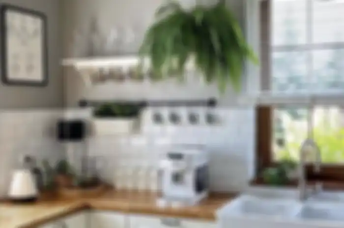 Foto desain dapur mungil yang tampak rapi karena bumbu masak disimpan dengan trik begini.