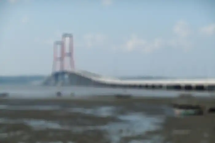 Dalam proses pembangunan Jembatan Surabaya, tiga sosok presiden terlibat dalam prosesnya: Soeharto, Megawati, dan SBY.