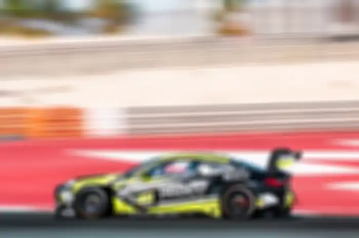 BMW M4 GT3 tim WRT 46 di balap 24H Dubai, diperkuat legenda MotoGP Valentino Rossi dan pembalap Indonesia Sean Gelael.