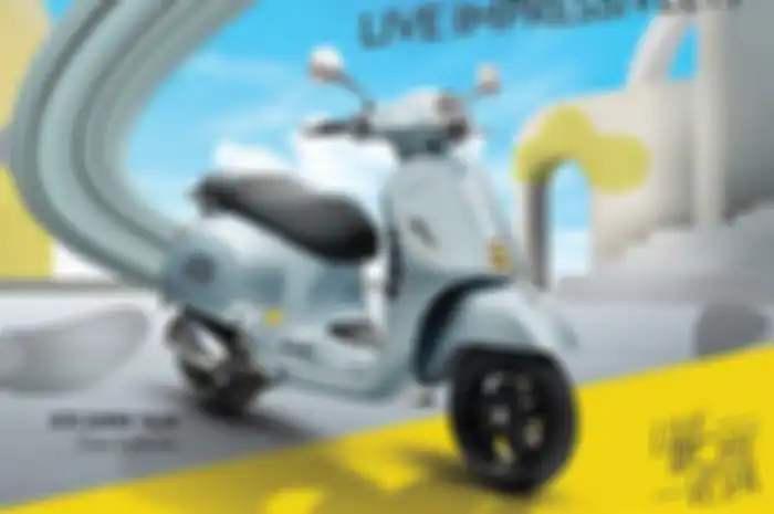 Ilustrasi harga motor Vespa GTS Super Tech 300  bulan Januari 2023.