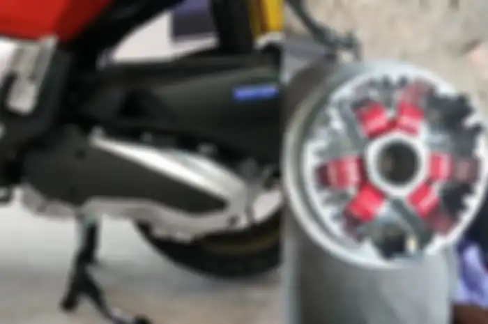 Ilustrasi roller CVT motor matic Honda ADV 160.