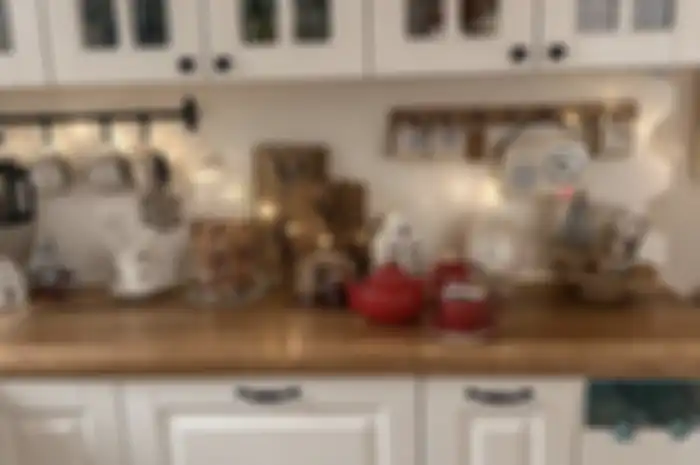 Agar tampil makin estetik, pemilik rumah minimalis bisa memilih ciri warna terbaik untuk tempat penyimpanan di dapur.