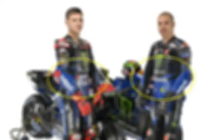 Perhatikan bagian lingkaran kuning di baju balap Monster Energy Yamaha MotoGP, ada sponsor yang tidak sama. 