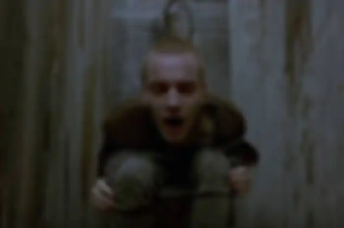 Penjelasan scene toilet di film Trainspotting (1996)
