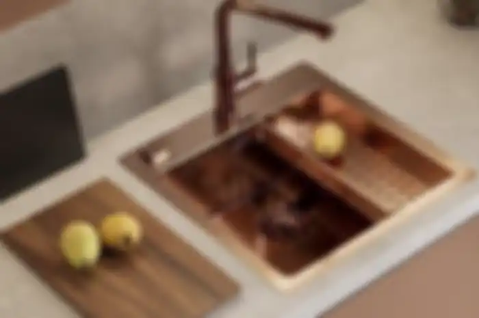 Wastafel di area masak bisa kinclong lagi dengan bahan alami ini. Noda karat yang bandel lenyap seketika.