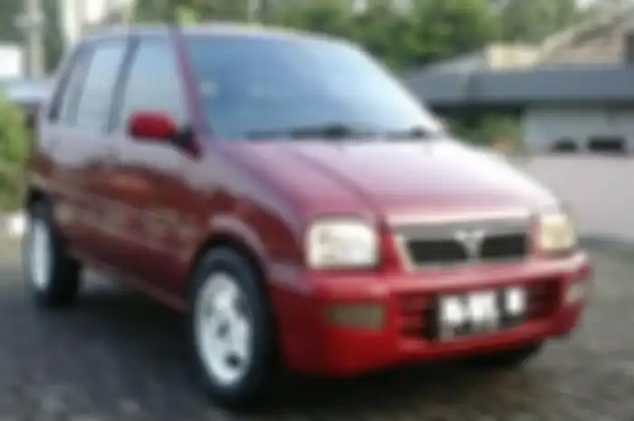 Foto ilustrasi. Mobil Daihatsu Ceria dijual dengan harga setara motor Yamaha Grand Filano.