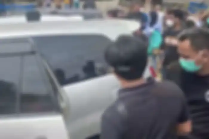 Foto tampang pembunuh berantai di Bekasi sampai dicari. Korban adalah anak tiri yang dinikahi beberapa waktu lalu.