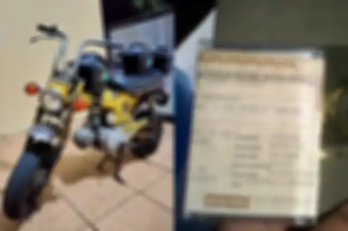 Foto ilustrasi motor lawas dan STNK. Soal aturan data STNK dihapus bikin motor bodong, pemain motor tua buka suara.