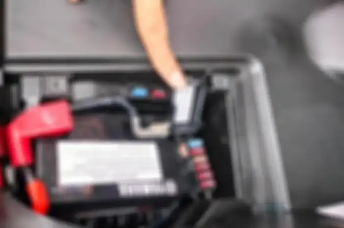 Ilustrasi. Pernah merasa gak jika aki motor bawaan pabrik lebih awet dari aki beli di pasaran?