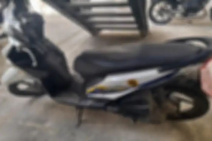 Motor Honda BeAT dilelang Rp 5 jutaan, surat-surat seperti STNK dan BPKB ada.