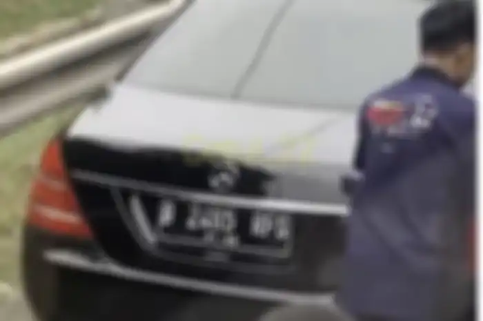 Mobil dengan pelat nomor RF atau RF ID akan segera dihapuskan dan tidak lagi istimewa. Polisi siapkan kode lain khusus untuk pejabat negara. 