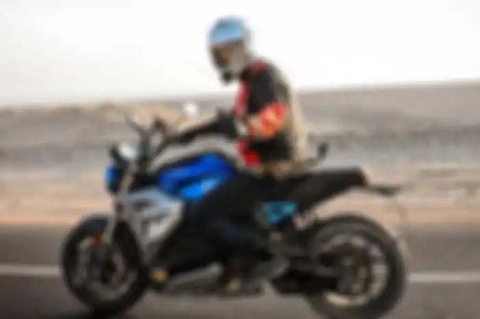 Ali Abdo, biker asal Mesir turing pakai motor listrik Energica Eva EsseEsse9 cetak rekor dunia.
