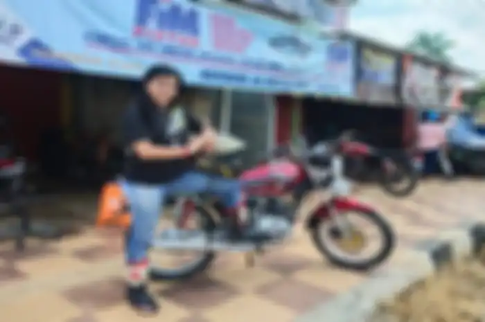 Ketua Lady Bikers Community, Inuk Blazer menjelaskan pentingnya seorang cewek gabung komunitas motor.