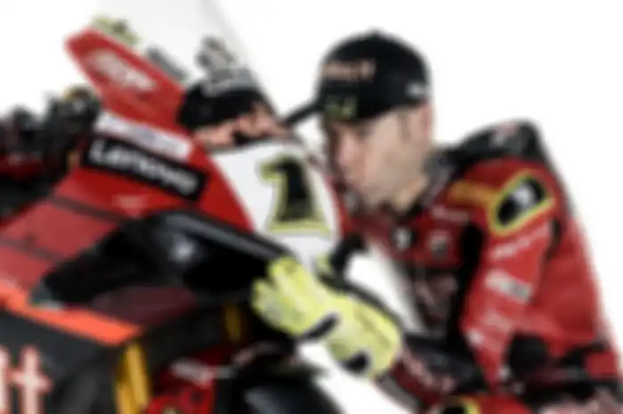 Alvaro Bautista resmi mempertahankan tren nomor 1 di WSBK. Usai sempat galau sampai diskusi keluarga akan keputusan ganti nomor. 