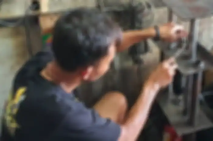 Bengkel spesialis servis sokbreker motor di Depok, Klinik Shock.
