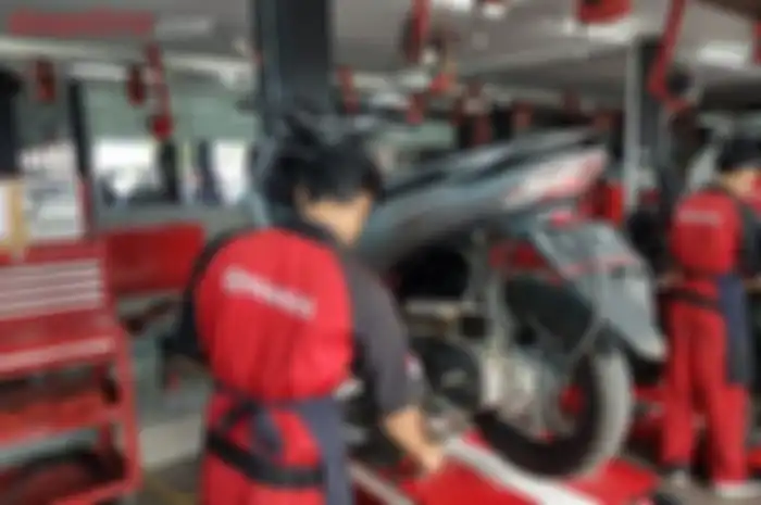 Ilustrasi Servis Motor Yamaha akan pentingnya 10.000 km pertama, mumpung masih gratis dari dealer. 