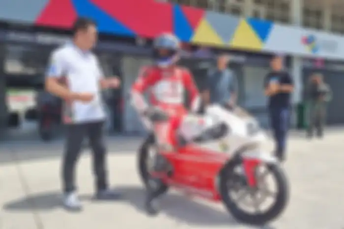 Seperti saat tahun 2022, Mario Aji difasilitasi latihan di sirkuit Mandalika untuk persiapan Moto3 2022. 