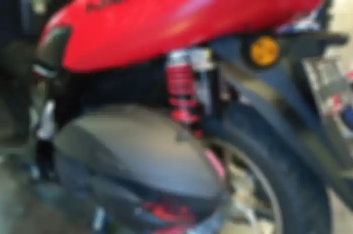 Ilustrasi sokbreker aftermarket merek YSS untuk motor Yamaha NMAX.