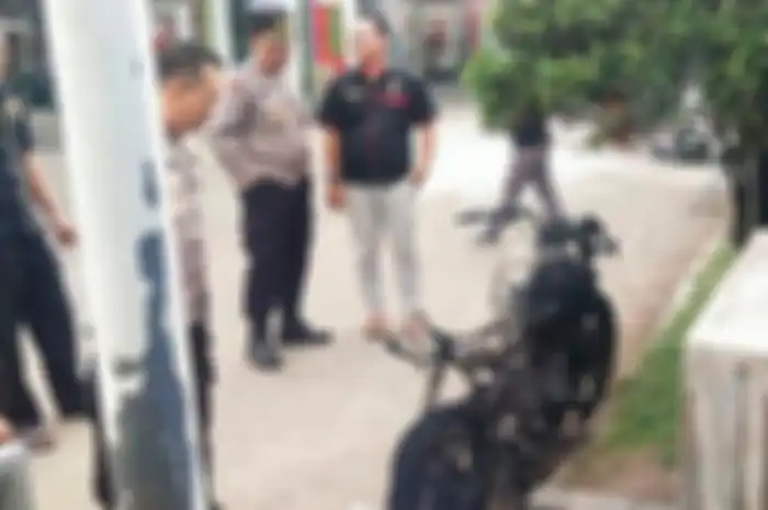 Sebuah motor terbakar di SPBU di Bogor.