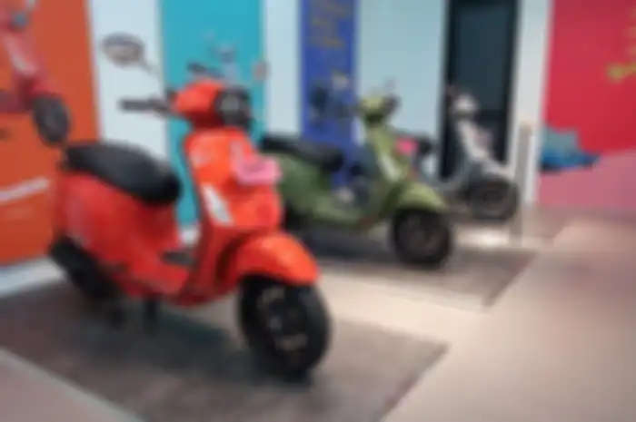 Motor Vespa matic di diler Motoplex Kebon Jeruk, Jakarta Barat.