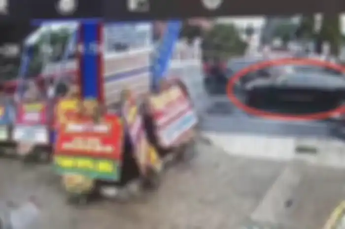 Foto bukti Audi A8 hitam yang disebut polisi sebagai pelaku tabrak lari di Cianjur. Keluarga korban membantahnya.