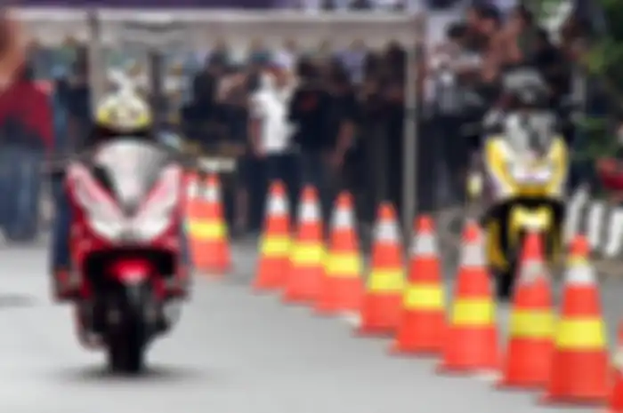 Jadwal lengkap Street Race Kemayoran 2023. Sudah ramai banyak starter di berbagai kelas dengan kelas matic dan Sport 2-tak paling banyak. 