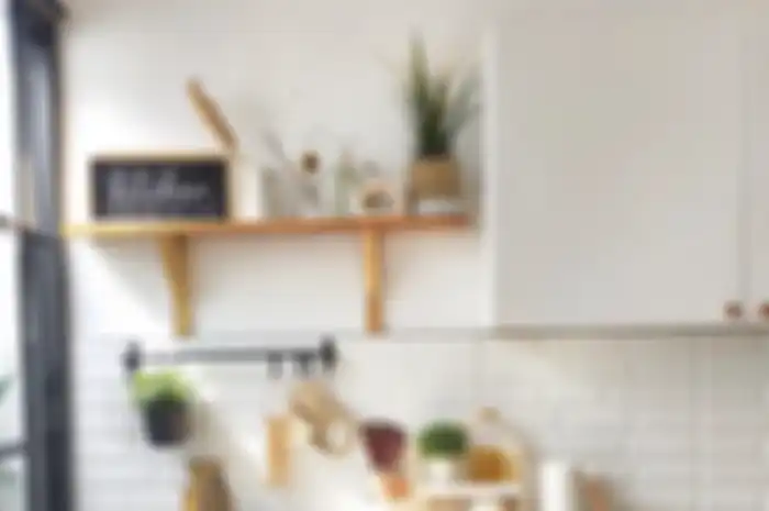 Potret desain dapur mungil tampak kian istimewa lantaran rak terbuka dengan cara berbeda.