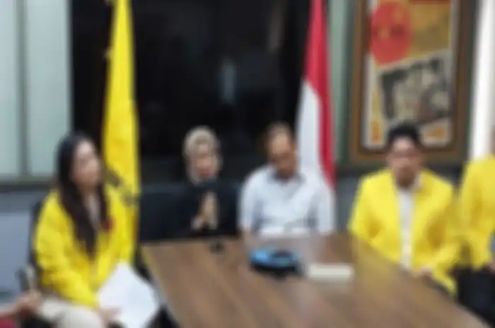 Ira, ibu mahasiswa UI yang jadi tersangka setelah motornya tabrakan dengan mobil pensiunan polisi.