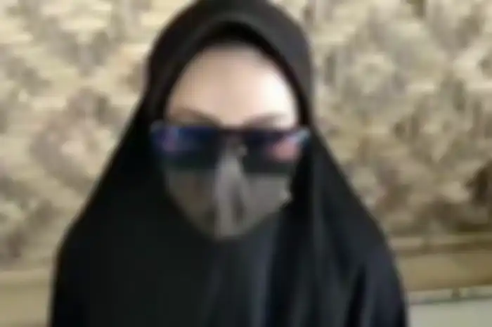 Foto istri pemilik Audi hitam mengaku suaminya anggota Polri. Ini alasannya ikut rombongan polisi.
