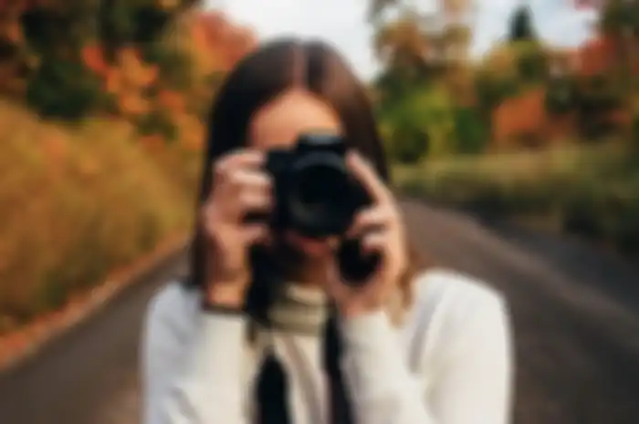 Apabila memencet tombol shutter kamera tidak benar, foto yang kita hasilkan tak maksimal. 