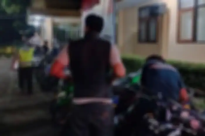 Puluhan motor berknalpot brong diamankan polisi.