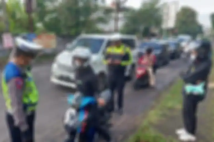 Ilustrasi bikers sunmori dibubarkan polisi dan terjaring razia knalpot brong kena ETLE di Lembang, Kabupaten Bandung Barat (KBB), Jawa Barat, Minggu (29/1/2023).