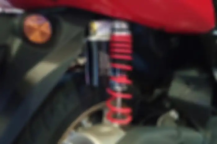 Sokbreker motor Yamaha NMAX standar diganti sokbreker aftermarket dari YSS.