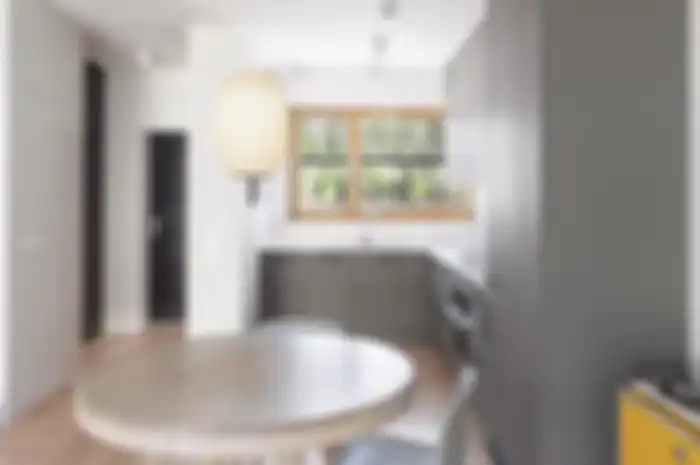 Foto desain dapur menggunakan warna yang audah ketinggalan zaman.