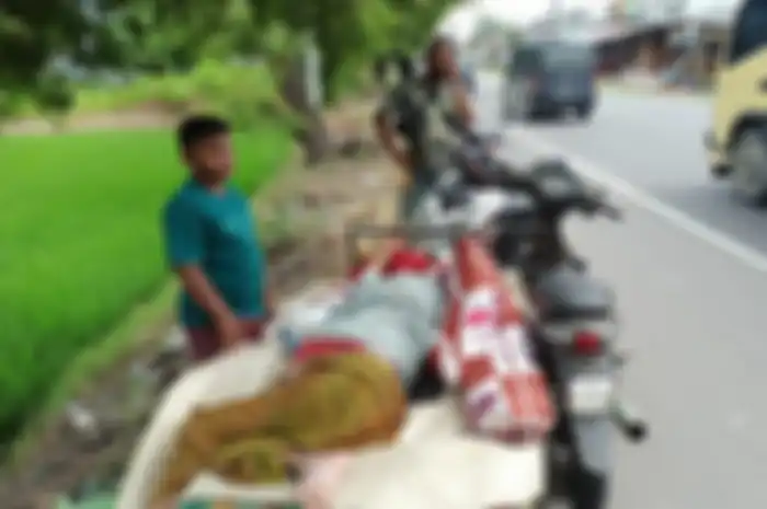 Viral bocah SD rela pakai becak motor angkut sang ayah yang sakit di Aceh. Tempuh ratusan kilometer demi kesembuhan ayah.
