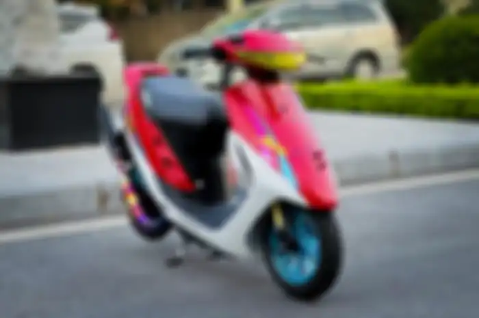 Kecil-kecil hedon. Modifikasi motor matic 2-tak Honda Dio SR pilih konsep racing look.