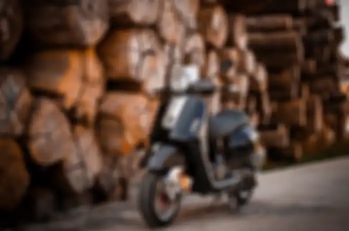 Modifikasi motor Vespa GTS full hedon garapan biker Vietnam.