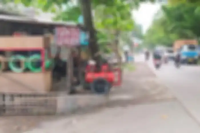 Ilustrasi berikut cara mencari lokasi tambal ban terdekat area UNS pakai HP.