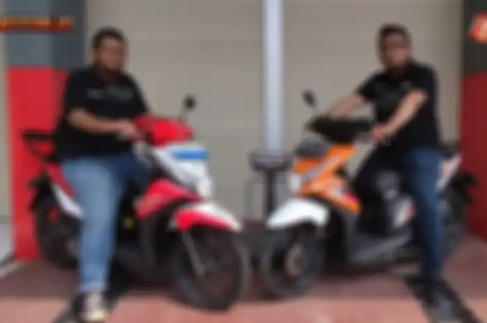 Bakal ada insentif motor listrik, simak adu irit motor listrik konversi (kiri) dan motor bensin (kanan).